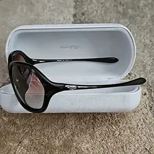 Oakley Black and Brown Sunglasses Oversized Butterfly Style Oakley Brown Butterfly Sunglasses for Women for sale | eBay main image 3